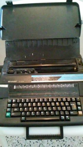 Vendo  1 maquinilla de escribir eléctrica m - Imagen 1