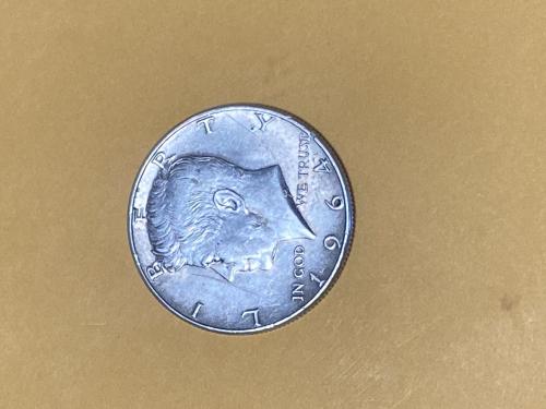 Tengo moneda de Half Dollar del año 1964  C - Imagen 1