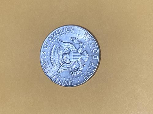 Tengo moneda de Half Dollar del año 1964  C - Imagen 2